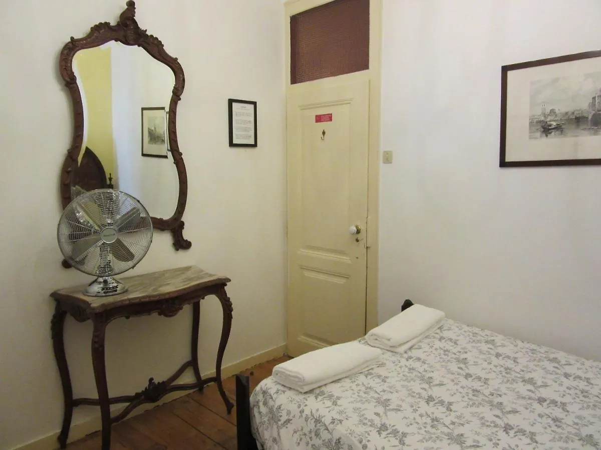 Bed and Breakfast Family Macedo Lissabon Frühstückspension