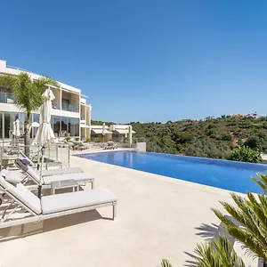 https://caneiros-luxury-house-suites.hotelaalgarve.com