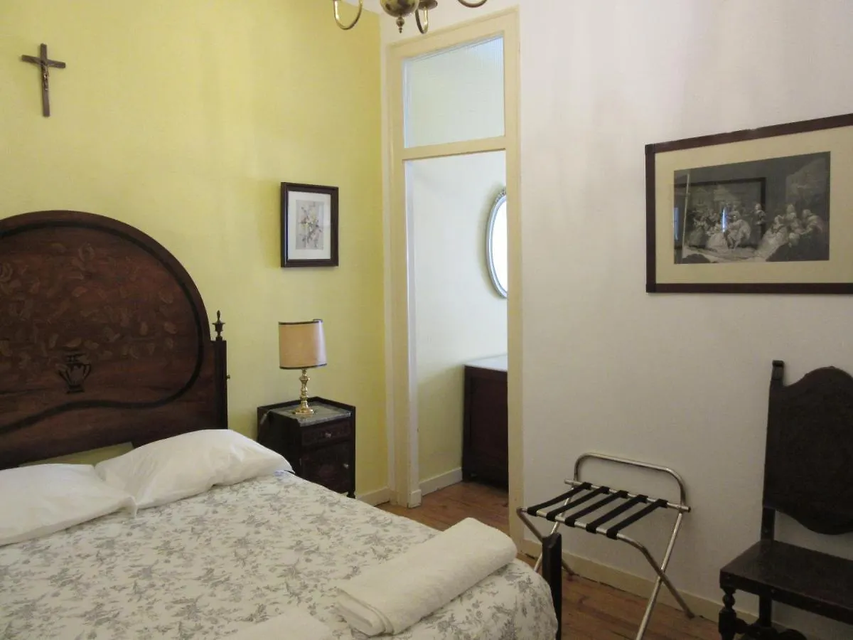 Bed and Breakfast Family Macedo Lisbona 0*,